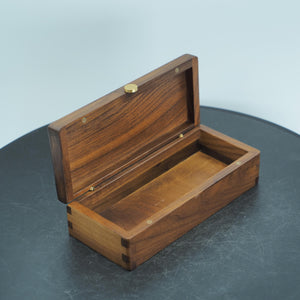 Håndlavet Valnød Mindeskrin: Magnetisk Låg, Minimalistisk Stil