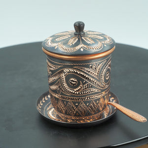 Handgehämmerte elegante Kunsttasse mit Deckel und Untertasse