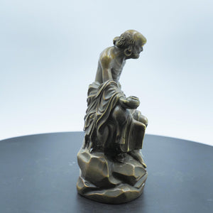 Messing-Daruma-Buddha-Statue: Kupferskulptur auf Felsen, Exquisite Handwerkskunst