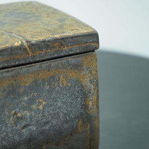 Square Stoneware Coffee Canister – Golden-Rim Ceramic Airtight Storage Jar with Textured Finish