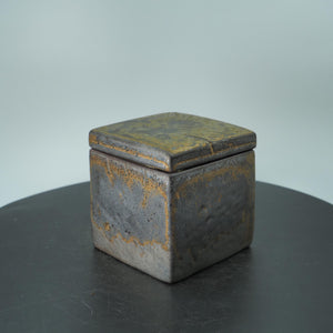 Square Stoneware Coffee Canister – Golden-Rim Ceramic Airtight Storage Jar with Textured Finish